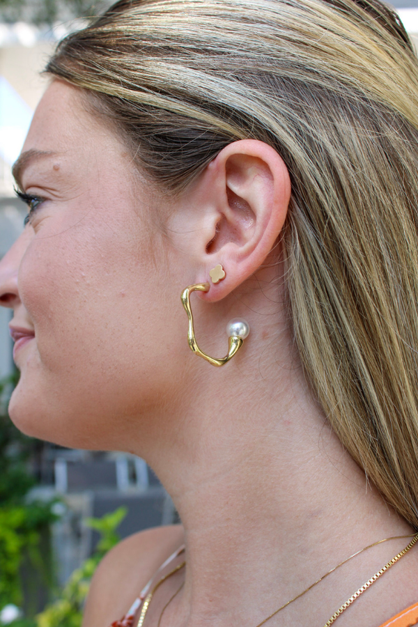 Keep It Simple Hoop Earring