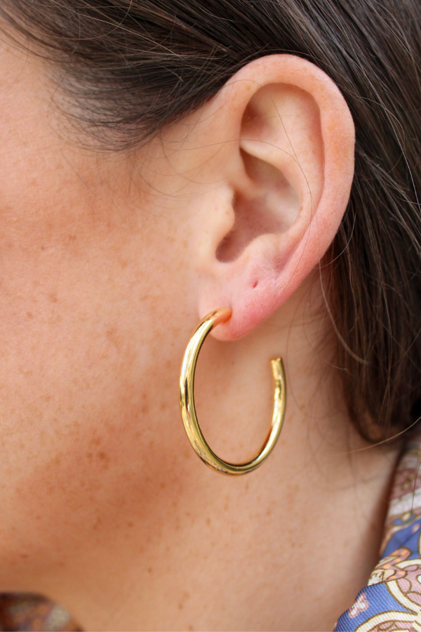 Kerry Skinny Hoop Earring