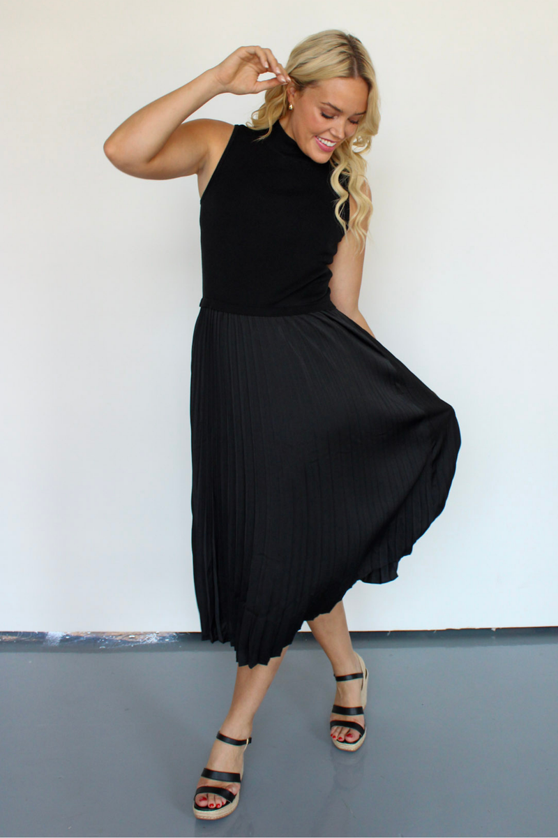 Early Riser Midi Dress In Black