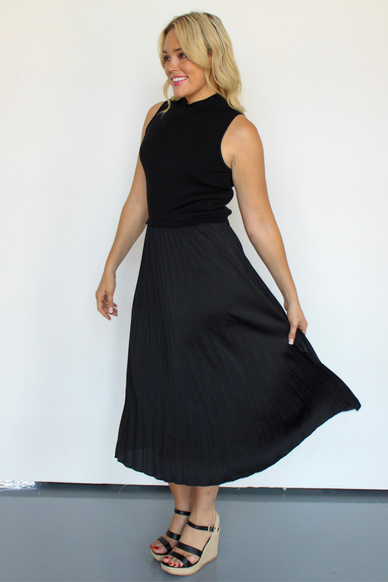 Early Riser Midi Dress In Black