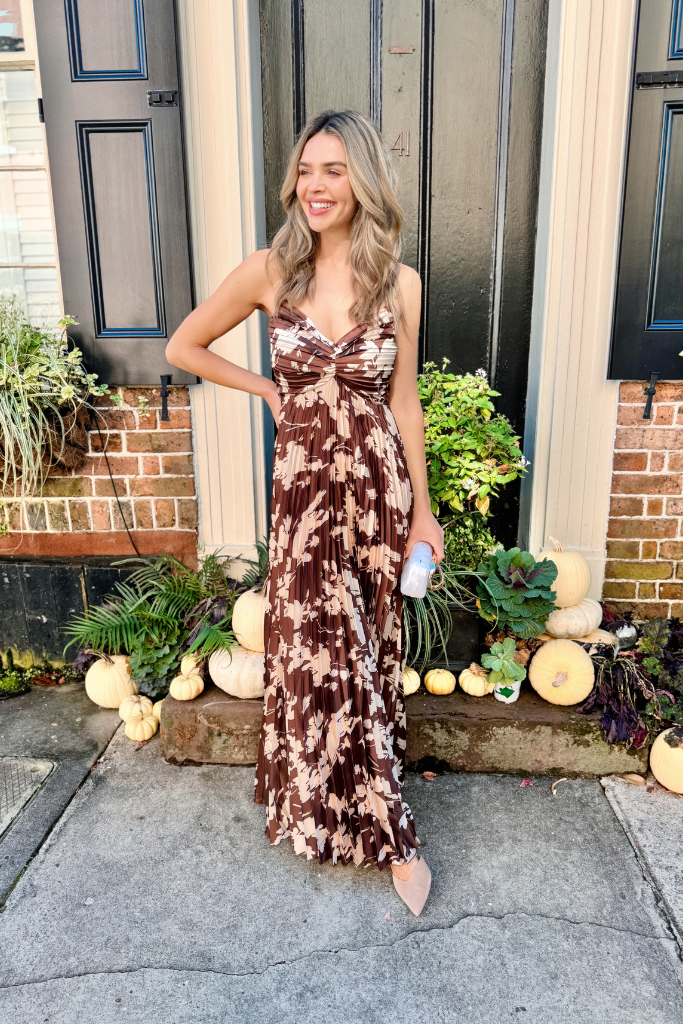 Lia pleated dress in brown